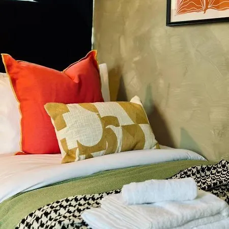 Holiday home Spacious And Cosy 2 Bedroom In Sleeps 4 By Purestay - 14 Nights Min! *