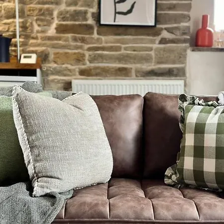 Holiday home In Bradford With Free Parking Sleeps 4