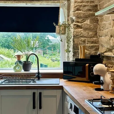 Holiday home In Bradford With Free Parking Sleeps 4 Bradford (West Yorkshire)