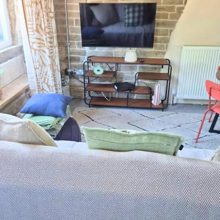 Beautiful Cosy In By Purestay - Sleeps 4 - 7 Nights Min! * Bradford (West Yorkshire)