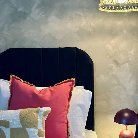 Spacious And Cosy 2 Bedroom In Sleeps 4 By Purestay - 14 Nights Min! * Bradford (West Yorkshire)