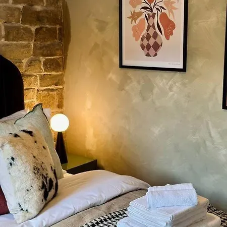 Spacious And Cosy 2 Bedroom In Sleeps 4 By Purestay - 14 Nights Min! Bradford (West Yorkshire)