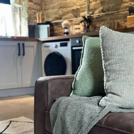 Spacious And Cosy 2 Bedroom In Sleeps 4 By Purestay - 14 Nights Min! * Bradford (West Yorkshire)